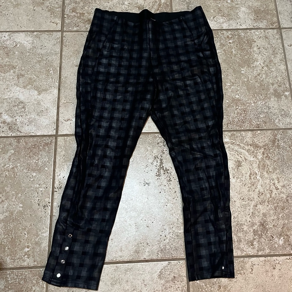 Nygard Luxe slims gray black plaid embellished ankle snaps  Pants size 1 x 16-18